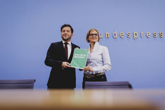 R L Franziska Brantner, co-chair of Alliance 90 The Greens, and Felix Banaszak, co-chair of Alliance 90 The Greens, photographed during the press conference to present the flagship proposal Our Plan for Germany, Berlin, October 8, 2026, Berlin, Germany Copyright: xFlorianxGaertnerx