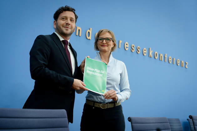 BPK, Alliance 90 The Greens, Franziska Brantner, Felix Banaszak Berlin, BPK, Presentation of the Main Resolution Our Plan for Germany, Franziska Brantner, Federal Chair, Felix Banaszak, Federal Chair, Alliance 90 The Greens Berlin Berlin GER