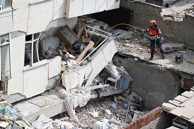 Partial collapse occurs in 7-story building in Istanbul s Maltepe district ISTANBUL, TURKIYE - OCTOBER 8: Search and rescue personnel, including firefighters, AFAD, UMKE, and police teams, operate at the site of a partial building collapse in the Cevizli neighborhood of Maltepe district, Istanbul, Turkiye on October 8, 2026. Trapped residents on the unaffected upper floors were evacuated while emergency teams initiated search and rescue efforts beneath the collapsed lower levels. Ten people were rescued alive from the rubble, while officials confirmed two fatalities as of late morning. Ahmet Okatali Anadolu Istanbul Turkey. Editorial use only. Please get in touch for any other usage. Copyright: x2026xAnadoluxAhmetxOkatalix