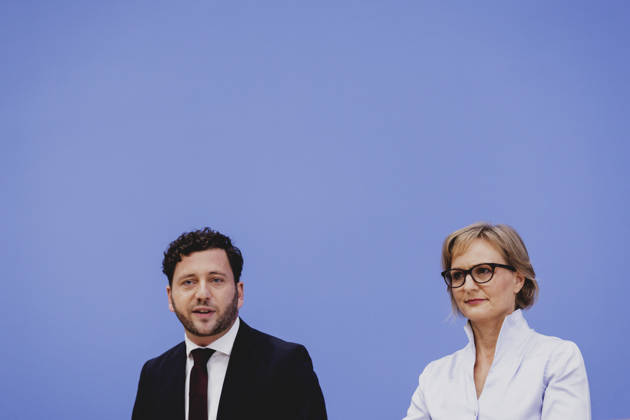R L Franziska Brantner, co-chair of Alliance 90 The Greens, and Felix Banaszak, co-chair of Alliance 90 The Greens, photographed during the press conference to present the flagship proposal Our Plan for Germany, Berlin, October 8, 2026, Berlin, Germany Copyright: xFlorianxGaertnerx