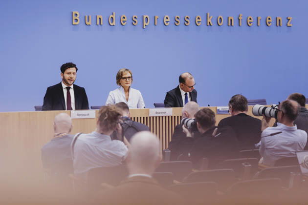 R L Franziska Brantner, co-chair of Alliance 90 The Greens, and Felix Banaszak, co-chair of Alliance 90 The Greens, photographed during the press conference to present the flagship proposal Our Plan for Germany, Berlin, October 8, 2026, Berlin, Germany Copyright: xFlorianxGaertnerx