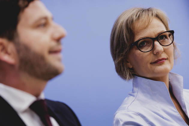 R L Franziska Brantner, co-chair of Alliance 90 The Greens, and Felix Banaszak, co-chair of Alliance 90 The Greens, photographed during the press conference to present the flagship proposal Our Plan for Germany, Berlin, October 8, 2026, Berlin, Germany Copyright: xFlorianxGaertnerx