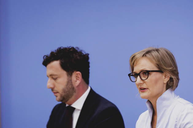 R L Franziska Brantner, co-chair of Alliance 90 The Greens, and Felix Banaszak, co-chair of Alliance 90 The Greens, photographed during the press conference to present the flagship proposal Our Plan for Germany, Berlin, October 8, 2026, Berlin, Germany Copyright: xFlorianxGaertnerx