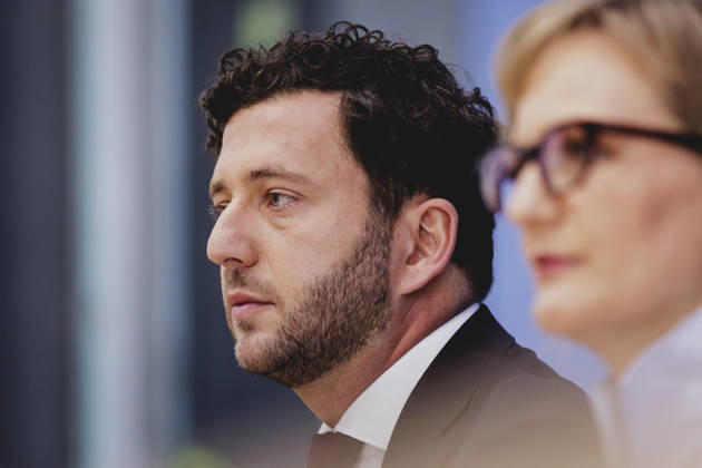 R L Franziska Brantner, co-chair of Alliance 90 The Greens, and Felix Banaszak, co-chair of Alliance 90 The Greens, photographed during the press conference to present the flagship proposal Our Plan for Germany, Berlin, October 8, 2026, Berlin, Germany Copyright: xFlorianxGaertnerx