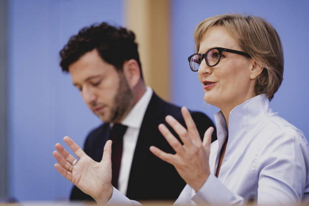 R L Franziska Brantner, co-chair of Alliance 90 The Greens, and Felix Banaszak, co-chair of Alliance 90 The Greens, photographed during the press conference to present the flagship proposal Our Plan for Germany, Berlin, October 8, 2026, Berlin, Germany Copyright: xFlorianxGaertnerx