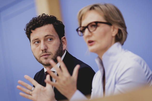 R L Franziska Brantner, co-chair of Alliance 90 The Greens, and Felix Banaszak, co-chair of Alliance 90 The Greens, photographed during the press conference to present the flagship proposal Our Plan for Germany, Berlin, October 8, 2026, Berlin, Germany Copyright: xFlorianxGaertnerx