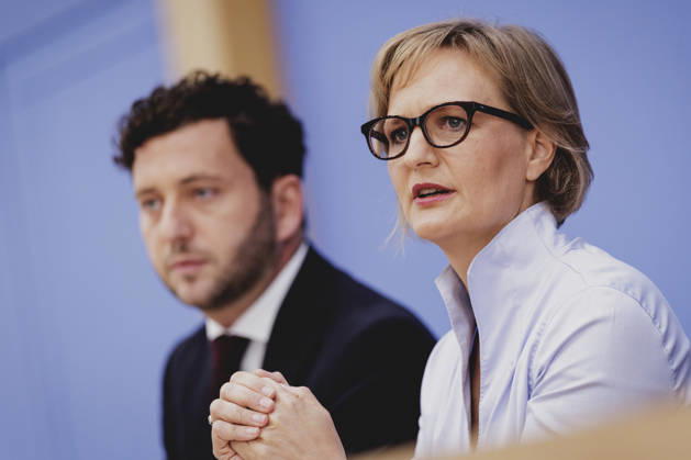 R L Franziska Brantner, co-chair of Alliance 90 The Greens, and Felix Banaszak, co-chair of Alliance 90 The Greens, photographed during the press conference to present the flagship proposal Our Plan for Germany, Berlin, October 8, 2026, Berlin, Germany Copyright: xFlorianxGaertnerx