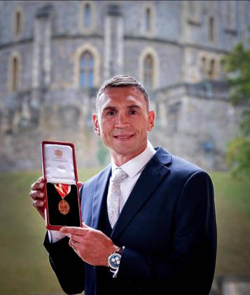 Investitures at Windsor Castle 07 10 2026. Windsor, UK. Sir Kevin Sinfield receives the Honour of Knighthood from The Prince of Wales at an investiture ceremony at Windsor Castle, Berkshire., Credit:Andrew Parsons Kensington Palace B66 Avalon United Kingdom, England, Windsor Copyright: xAndrewxParsons KensingtonxPalacex xB66x xAvalonx 1141391339