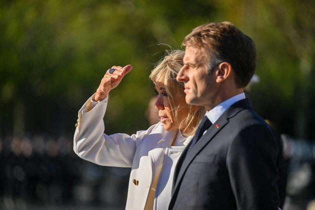 Brigitte Macron and President Emmanuel Macron at a ceremony at the Arc de Triomphe in Paris on October 8, 2026, in honor of the state visit to France by the President of Germany and his wife. Christian Liewig, Bestimage. President Emmanuel Macron and his wife Brigitte Macron welcome Frank-Walter Steinmeier, President of Germany, and his wife, Elke Büdenbender, for a ceremony at the Arc de Triomphe in Paris on October 8, 2026, Paris, France  Copyright: xChristianxLiewigx xBestimagexChristianxLiewigx xBestimagex