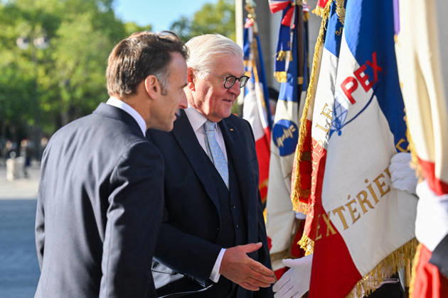 President Emmanuel Macron and Frank-Walter Steinmeier, President of Germany, at a ceremony at the Arc de Triomphe in Paris on October 8, 2026, in honor of the state visit of the President of Germany and his wife to France. Christian Liewig Bestimage President Emmanuel Macron and his wife Brigitte Macron welcome Frank-Walter Steinmeier, President of Germany, and his wife, Elke Büdenbender, for a ceremony at the Arc de Triomphe in Paris on October 8, 2026, Paris, France  Copyright: xChristianxLiewigx xBestimagexChristianxLiewigx xBestimagex