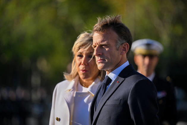 Brigitte Macron and President Emmanuel Macron at a ceremony at the Arc de Triomphe in Paris on October 8, 2026, in honor of the state visit to France by the President of Germany and his wife. Christian Liewig, Bestimage. President Emmanuel Macron and his wife Brigitte Macron welcome Frank-Walter Steinmeier, President of Germany, and his wife, Elke Büdenbender, for a ceremony at the Arc de Triomphe in Paris on October 8, 2026, Paris, France  Copyright: xChristianxLiewigx xBestimagexChristianxLiewigx xBestimagex