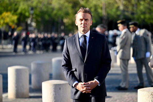 President Emmanuel Macron at a ceremony at the Arc de Triomphe in Paris on October 8, 2026, in honor of the state visit to France by the President of Germany and his wife. Christian Liewig Bestimage President Emmanuel Macron and his wife Brigitte Macron welcome Frank-Walter Steinmeier, President of Germany, and his wife, Elke Büdenbender, for a ceremony at the Arc de Triomphe in Paris on October 8, 2026, Paris, France Copyright: xChristianxLiewigx xBestimagexChristianxLiewigx xBestimagex