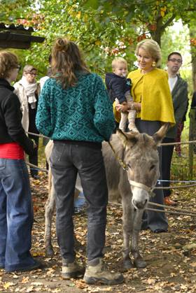 Queen Mathilde Visits Winners Of the 2026 Queen Mathilde Prize GREZ-DOICEAU, BELGIUM - OCTOBER 08: Queen Mathilde of Belgium pictured visiting two organizations that won the 2026 Queen Mathilde Prize : Vzw Alba, on October 08, 2026 in Grez-Doiceau, Belgium, 08 10 2026 Grez-Doiceau Belgium  Copyright: xPhilipxReynaersx