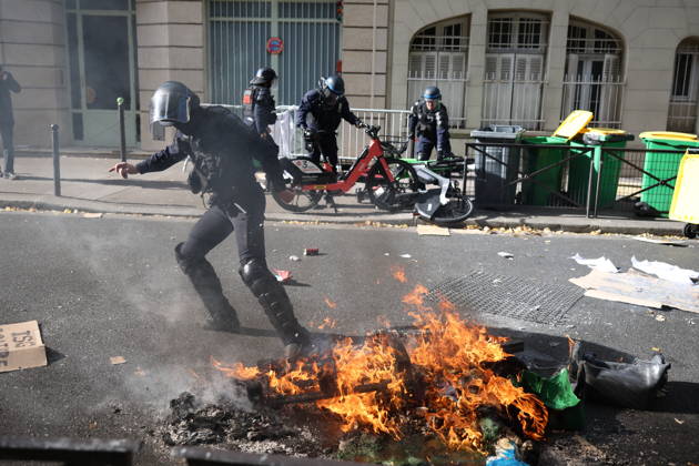 Paris-Panthéon-Assas Students Protest - Paris Policemen pictured as students protest outside Paris-Panthéon-Assas university in Paris, on October 8, 2026 on support of high school students as they continue their protest to demand the hiring of substitute teachers, increased resources, and decent learning conditions. Photo by Raphael Lafargue ABACAPRESS.COM Paris Ile-de-France France  Copyright: xLafarguexRaphael ABACAx