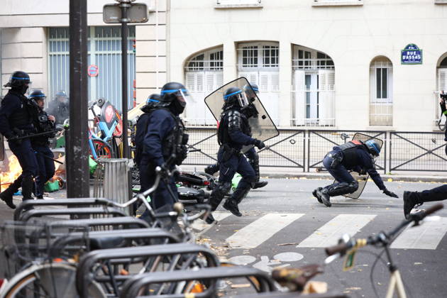 Paris-Panthéon-Assas Students Protest - Paris Policemen pictured as students protest outside Paris-Panthéon-Assas university in Paris, on October 8, 2026 on support of high school students as they continue their protest to demand the hiring of substitute teachers, increased resources, and decent learning conditions. Photo by Raphael Lafargue ABACAPRESS.COM Paris Ile-de-France France  Copyright: xLafarguexRaphael ABACAx