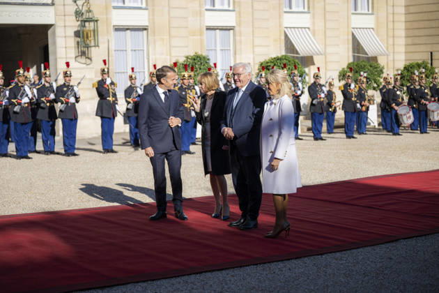French President Macron Welcomes Germany s President Steinmeier - Paris French President Emmanuel Macron and his wife Brigitte Macron welcomes Germany s President Frank-Walter Steinmeier and his wife Elke Buedenbender at the Elysee Palace in Paris on October 8, 2026. Photo by Eliot Blondet ABACAPRESS.COM Paris France France  Copyright: xBlondetxEliot ABACAx