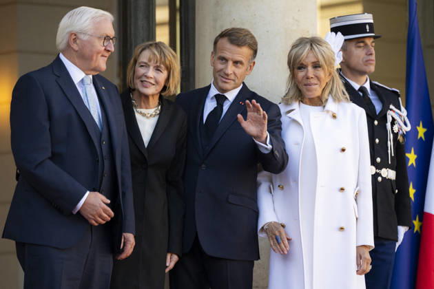 French President Macron Welcomes Germany s President Steinmeier - Paris French President Emmanuel Macron and his wife Brigitte Macron welcomes Germany s President Frank-Walter Steinmeier and his wife Elke Buedenbender at the Elysee Palace in Paris on October 8, 2026. Photo by Eliot Blondet ABACAPRESS.COM Paris France France  Copyright: xBlondetxEliot ABACAx