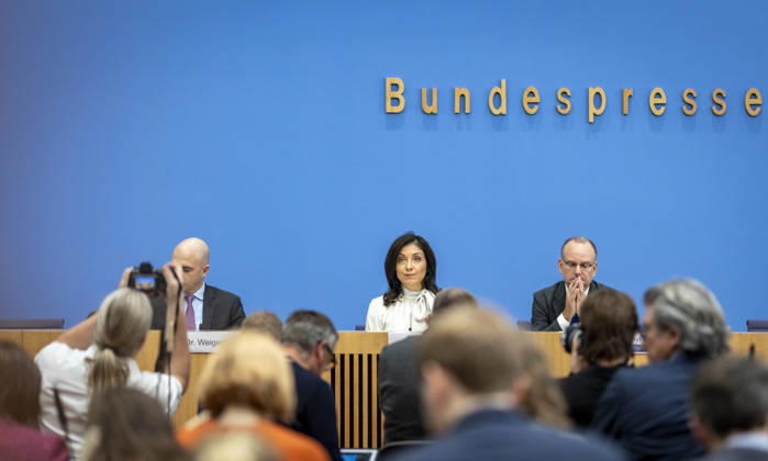 Katherina Reiche, Federal Minister of Economic Affairs and Energy, presents the federal government s Fall 2026 Economic Forecast at a federal press conference in Berlin on October 8, 2026, Berlin, Germany Copyright: xYonaxElsnerx