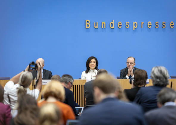 Katherina Reiche, Federal Minister of Economic Affairs and Energy, presents the federal government s Fall 2026 Economic Forecast at a federal press conference in Berlin on October 8, 2026, Berlin, Germany Copyright: xYonaxElsnerx