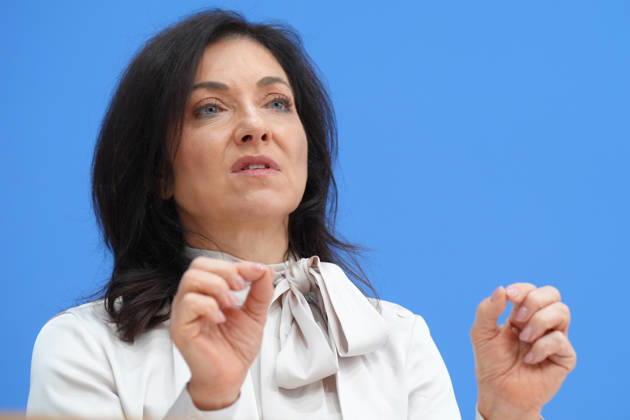 Federal Press Conference: Presentation of the Fall 2026 Economic Forecast by Minister of Economic Affairs Reiche A portrait of Federal Minister of Economic Affairs Katherina Reiche gesturing during the presentation of the Federal Government’s Fall 2026 Economic Forecast at the Federal Press Conference in Berlin, October 8, 2026, Berlin, Berlin, Germany