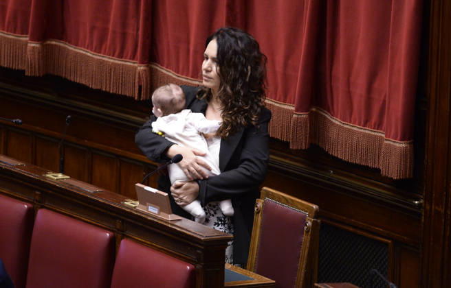 IPA89426087 - Rome, Chamber of Deputies: Electoral Law, explanations of vote, and final vote; pictured: a female deputy with her son  Copyright: xSTEFANOxCAROFEIx xSTEFANOxCAROFEIx xFOTOGRAMMAx IPA89426087