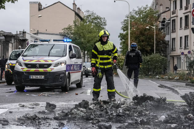Protest against eduction conditions continues in Nancy NANCY, FRANCE - OCTOBER 8: A firefighter puts out the fire that broke out during the students protest in Nancy, France, on October 8, 2026. Students are taking part in a nationwide high-school mobilization over school conditions and demands for greater education resources, while security units remain deployed around several locations in the city. Muhammed Said Tako Anadolu Nancy France. Editorial use only. Please get in touch for any other usage. Copyright: x2026xAnadoluxMuhammedxSaidxTakox