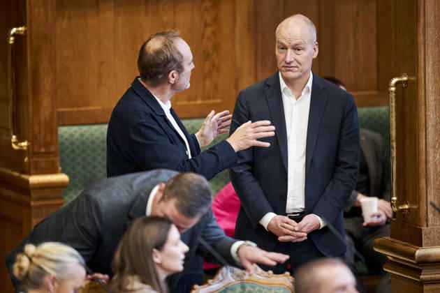 Opening Debate in the Danish Parliament: Martin Lidegaard, Minister of Business and Competitiveness (Social Liberal Party, L), and Pelle Dragsted, political leader of the Red-Green Alliance, during the opening debate of Parliament in the Folketing Hall at Christiansborg on Thursday, October 8, 2026, Copenhagen, Denmark  Copyright: RitzauxScanpix ThomasxTraasdahlx spdk20261008-131033-L
