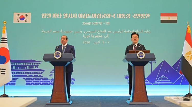 Egyptian and South Korean Presidents Attend Official Welcome in Seoul Egyptian President Abdel Fattah al-Sisi and South Korean President Lee Jae Myung attend an official welcoming ceremony at the South Korean presidential office in Seoul, South Korea, on October 8, 2026. Lee welcomed al-Sisi on arrival as the two countries’ national anthems were played and an honor guard was reviewed, before the Egyptian president signed the official guest book and the two leaders posed for a commemorative photograph. Photo by Egyptian President Office apaimages Cairo Cairo Egypt 081026_South_Korea_EPO_00(2) Copyright: xapaimagesxEgyptianxPresidentxOfficex xapaimagesx