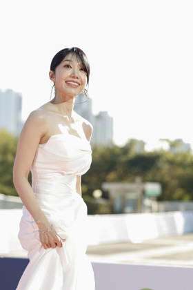 red carpet at Seoul Drama Awards in South Korea South Korean singer and actress Jeong Eun-ji poses for photos on the red carpet during the 21st Seoul International Drama Awards in Seoul, South Korea, on October 08, 2026. Seoul South Korea  Copyright: xMatrixxImages JungxUi-Chelx