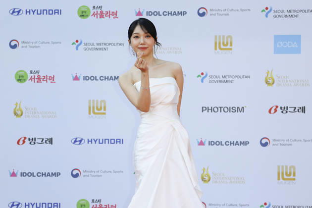 red carpet at Seoul Drama Awards in South Korea South Korean singer and actress Jeong Eun-ji poses for photos on the red carpet during the 21st Seoul International Drama Awards in Seoul, South Korea, on October 08, 2026. Seoul South Korea  Copyright: xMatrixxImages JungxUi-Chelx