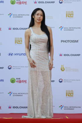red carpet at Seoul Drama Awards in South Korea Singaporean actress Gladys Bay poses for photos on the red carpet during the 21st Seoul International Drama Awards in Seoul, South Korea, on October 08, 2026. Seoul South Korea  Copyright: xMatrixxImages JungxUi-Chelx