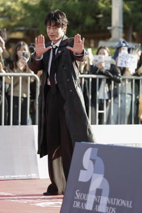 red carpet at Seoul Drama Awards in South Korea South Korean actor Koo Kyo-hwan poses for photos on the red carpet during the 21st Seoul International Drama Awards in Seoul, South Korea, on October 08, 2026. Seoul South Korea  Copyright: xMatrixxImages JungxUi-Chelx