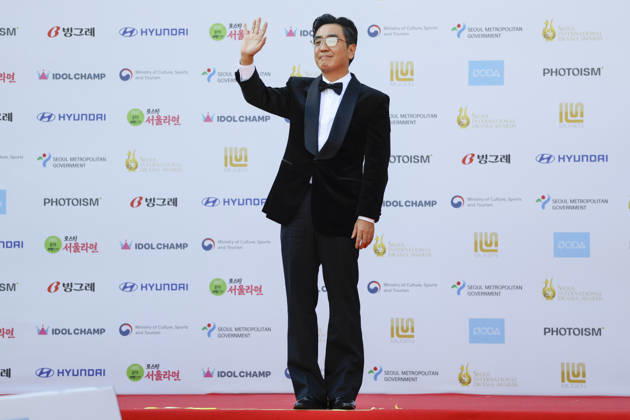 red carpet at Seoul Drama Awards in South Korea South Korean actor Ryu Seung-ryong poses for photos on the red carpet during the 21st Seoul International Drama Awards in Seoul, South Korea, on October 08, 2026. Seoul South Korea Copyright: xMatrixxImages JungxUi-Chelx