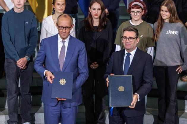 Exchange of the instruments of ratification of the Kensington Treaty by Federal Chancellor Friedrich Merz (CDU) and the Prime Minister of the United Kingdom of Great Britain and Northern Ireland, Andrew Burnham Exchange of the instruments of ratification of the Kens