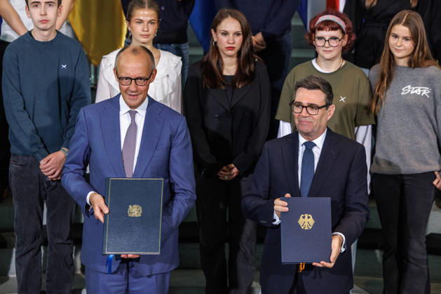 Exchange of the instruments of ratification of the Kensington Treaty by Federal Chancellor Friedrich Merz (CDU) and the Prime Minister of the United Kingdom of Great Britain and Northern Ireland, Andrew Burnham Exchange of the instruments of ratification of the Kens