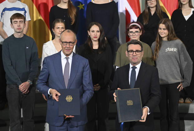 German Chancellor Friedrich Merz, British Prime Minister Andy Burnham attend Kensington Treaty ratification ceremony in Berlin BERLIN, GERMANY - OCTOBER 08: German Chancellor Friedrich Merz (L) and British Prime Minister Andy Burnham (R) attend a ceremony marking the exchange of instruments of ratification of the Kensington Treaty at the Federal Chancellery in Berlin, Germany, on October 08, 2026. High school students are also present at the ceremony. Halil Sagirkaya Anadolu Berlin Germany. Editorial use only. Please get in touch for any other usage. Copyright: x2026xAnadoluxHalilxSagirkayax