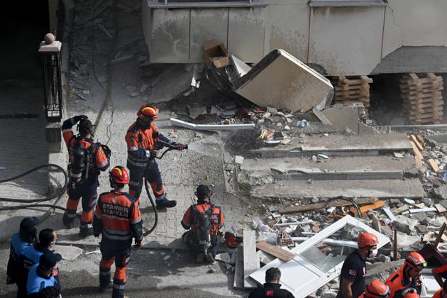 Partial collapse occurs in 7-story building in Istanbul s Maltepe district ISTANBUL, TURKIYE - OCTOBER 08: Search and rescue personnel, including firefighters, AFAD, UMKE, and police teams initiate a controlled demolition to safely reach three people trapped under rubble after the lower three floors of a seven-story residential building collapsed for undetermined reasons in the Maltepe district of Istanbul, Turkiye, on October 08, 2026. Ahmet Okatali Anadolu Istanbul Turkey. Editorial use only. Please get in touch for any other usage. Copyright: x2026xAnadoluxAhmetxOkatalix