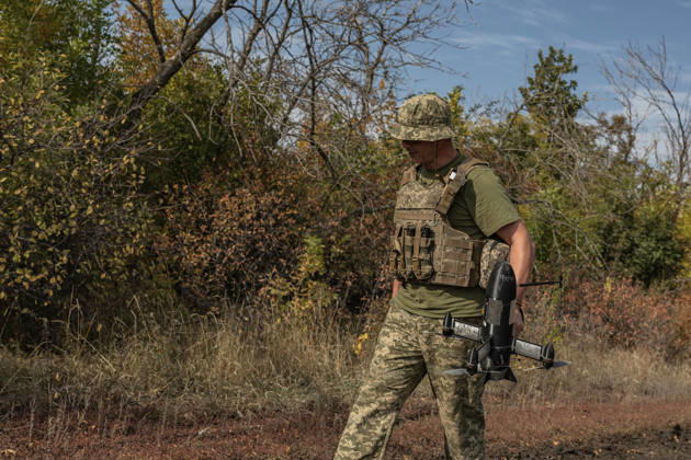 Ukrainian drone units are on duty at the front lines in Donetsk Region DONETSK REGION, UKRAINE - OCTOBER 8: A Ukrainian soldier carries a drone to attack enemy drones in the Donetsk region, Ukraine, 8 October 2026 Diego Herrera Carcedo Anadolu Donetsk Ukraine. Editorial use only. Please get in touch for any other usage. Copyright: x2026xAnadoluxDiegoxHerreraxCarcedox