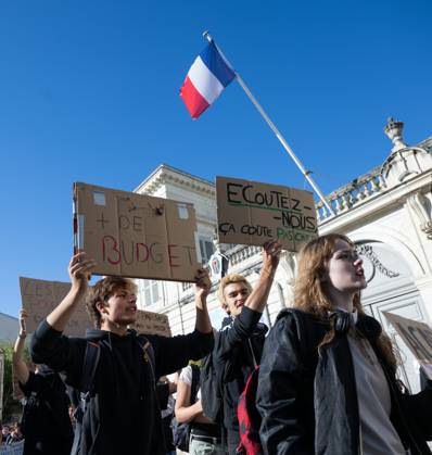 HIGH SCHOOL STUDENTS PROTEST PHOTOPQR SUD OUEST XAVIER LEOTY La Rochelle October 8, 2026 High school and college students protest in La Rochelle, October 8, 2026 PHOTO XAVIER LEOTY France Fires have broken out at several schools in France as students protest by blocking access to educational institutions nationwide over school funding and learning conditions La Rochelle CHARENTE MARITIME France  Copyright: xPHOTOPQR SUDxOUEST MAXPPPxXAVIERxLEOTYx 20261008SDO9785 20261008SDO9785