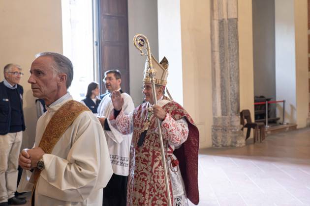 IPA89429910 - Milan, October 8, 26, Basilica of St. Ambrose, Eucharistic celebration marking the 25th anniversary of the Linate plane crash Pictured: Mario Delpini, Archbishop of Milan Copyright: xGiuliaxSciaccax xGiuliaxSciaccax IPA89429910