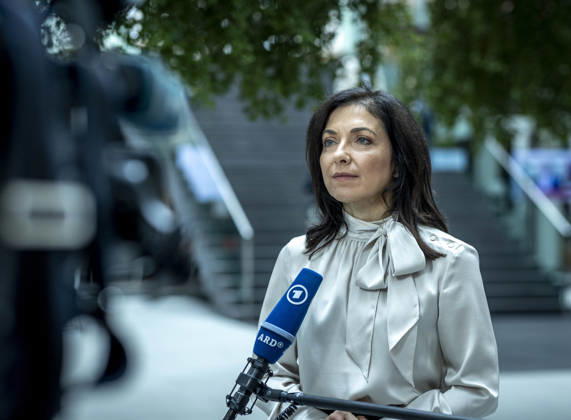 Katherina Reiche, Federal Minister of Economic Affairs and Energy, presents the federal government s Fall 2026 Economic Forecast at a federal press conference in Berlin on October 8, 2026, Berlin, Germany Copyright: xYonaxElsnerx