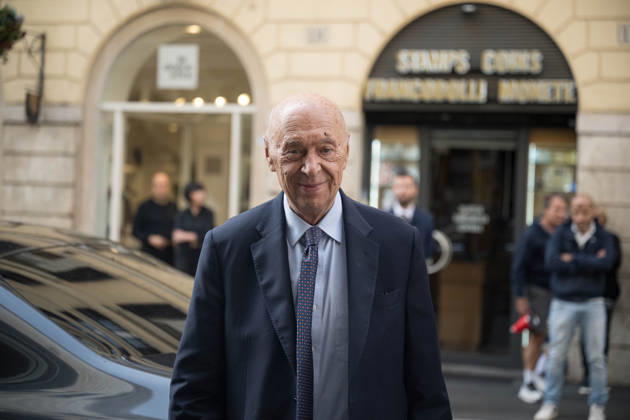 IPA89429579 - Journalist Paolo Mieli arriving at the Teatro Sistina for the celebrations marking the 150th anniversary of the *Corriere della Sera* in Rome, Italy, on October 8, 2026. Flavio Brancaleone Fotogramma Copyright: xFLAVIO_BRANCALONEx xx IPA89429579