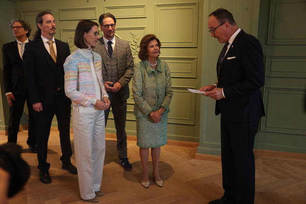 Queen Silvia of Sweden Visits Mainau Island, Konstanz, Mainau, October 8, 2026 Her Majesty Queen Silvia of Sweden visits Mainau Island near Konstanz and, among other things, signs the city’s Golden Book in Baden-Württemberg, Germany Copyright: xMatthiasxGränzdörferx