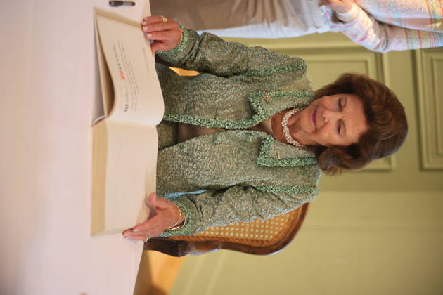 Queen Silvia of Sweden Visits Mainau Island, Konstanz, Mainau, October 8, 2026 Her Majesty Queen Silvia of Sweden visits Mainau Island near Konstanz and, among other things, signs the city’s Golden Book. Baden-Württemberg, Germany Copyright: xMatthiasxGränzdörferx