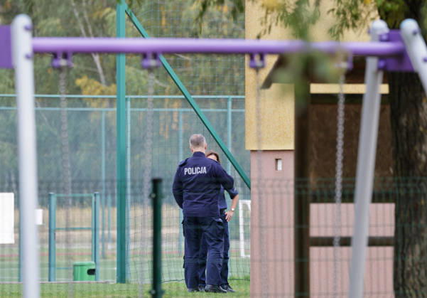 Stabbing attack at a primary school in Poland Photo: Wojciech Olkusnik East News Police officers are seen at the site after a knife attack at the local primary school on October 8, 2026 in the village of Leszczydol-Nowiny in central Poland, approximately 60 km north-east of Warsaw. A 15-year-old school graduate entered the building armed with a knife and fatally stabbed the janitor and wounded two teachers trying to overpower him. According to the police the perpetrator was wearing a helmet with a camera and planned to record the attack. A day earlier a stabbing attack, where nine people were wounded, occurred in a vocational school in the town of Ostroleka, 50 km north of today s site. EN_01685559_0030
