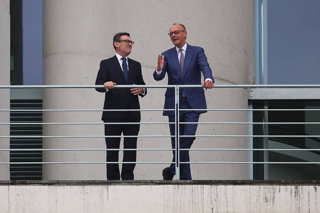 Berlin, Germany, October 8, 2026: The Federal Chancellery hosts a reception for British Prime Minister Andrew Andy Burnham and Federal Chancellor Friedrich Merz (CDU) for a one-on-one conversation on the terrace Copyright: xdtsxNachrichtenagenturx dts_137615