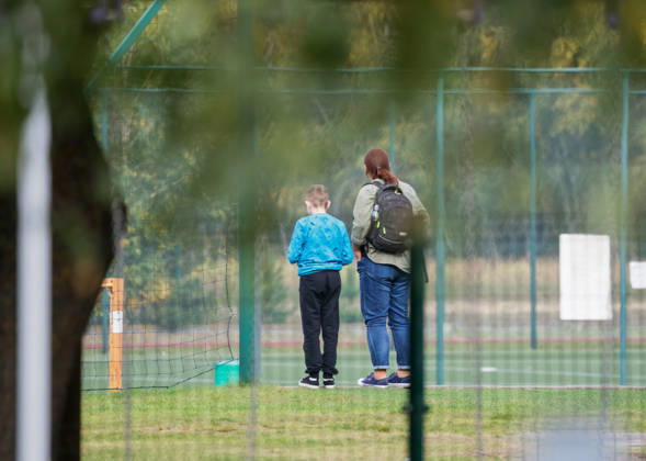 Stabbing attack at a primary school in Poland Photo: Wojciech Olkusnik East News Pupils and their parents leave the area after a knife attack at the local primary school on October 8, 2026 in the village of Leszczydol-Nowiny in central Poland, approximately 60 km north-east of Warsaw. A 15-year-old school graduate entered the building armed with a knife and fatally stabbed the janitor and wounded two teachers trying to overpower him. According to the police the perpetrator was wearing a helmet with a camera and planned to record the attack. A day earlier a stabbing attack, where nine people were wounded, occurred in a vocational school in the town of Ostroleka, 50 km north of today s site. EN_01685559_0086