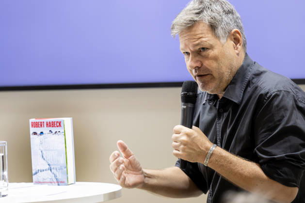 Robert Habeck at the 2026 Frankfurt Book Fair, August 10, 2026. Former Federal Minister of Economics and Vice Chancellor Robert Habeck of Alliance 90 The Greens will present his book *Arctic Meltdown* on Thursday on the *ZEIT* stage as part of the 2026 Frankfurt Boo