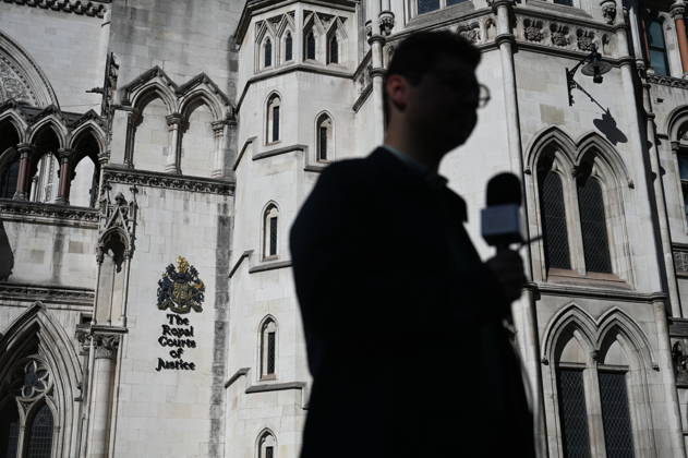 Royal Courts of Justice seen ahead of Andrew Mountbatten-Windsor s hearing LONDON, UNITED KINGDOM - OCTOBER 8: A presenter speaks into a microphone outside the Royal Courts of Justice ahead of the hearing of Andrew Mountbatten-Windsor s legal challenge against search warrants related to his arrest over his alleged links to Jeffrey Epstein, in London, United Kingdom, on October 8, 2026. Rasid Necati Aslim Anadolu London United Kingdom. Editorial use only. Please get in touch for any other usage.  Copyright: x2026xAnadoluxRasidxNecatixAslimx