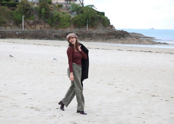 Zoe Adjani on the beach during the 37th Dinard British and Irish Film Festival in Dinard, France, on October 8, 2026. Denis Guignebourg, Bestimage. 37th Dinard British and Irish Film Festival on October 8, 2026, in Dinard, France. Dinard, France Copyright: xDenisxGuignebourgx xBestimagexDenisxGuignebourgx xBestimagex